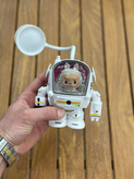 چراغ مطالعه فضانوردی فانتزی مدل Astronaut Lamp | دارای جاقلمی و تراش | دو رنگ سفید و طوسی