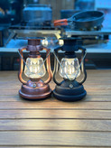 چراغ فانوسی شارژی وارداتی مدل Vintage Lantern | دارای شارژر دستی اضطراری، دسته آویز و نور LED