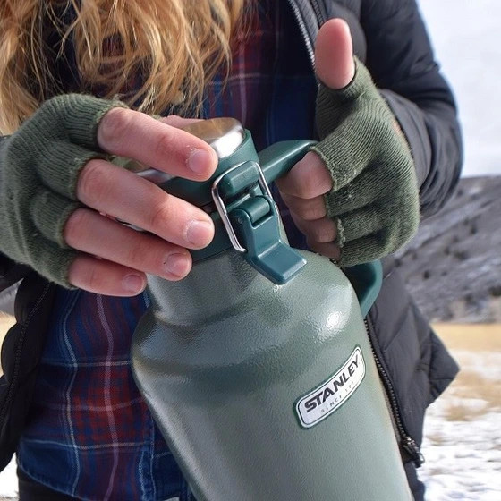 فلاسک استنلی مدل Classic Easy-Pour Growler ظرفیت۱.۹لیتری(اصل)