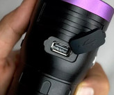 چراغ قوه یووی 6 لامپ اسمال سان مدل H4 | ZY-H4-6UV با نور 365 نانومتر و باتری شارژی